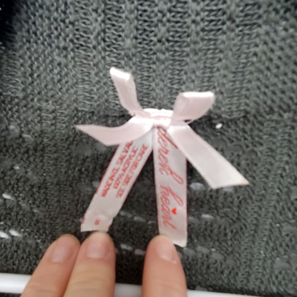 Women's Derek Heart Sweater Vest - Picture 4 of 5